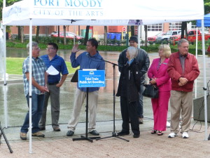 Dignitaries listen to Bruce's explanation