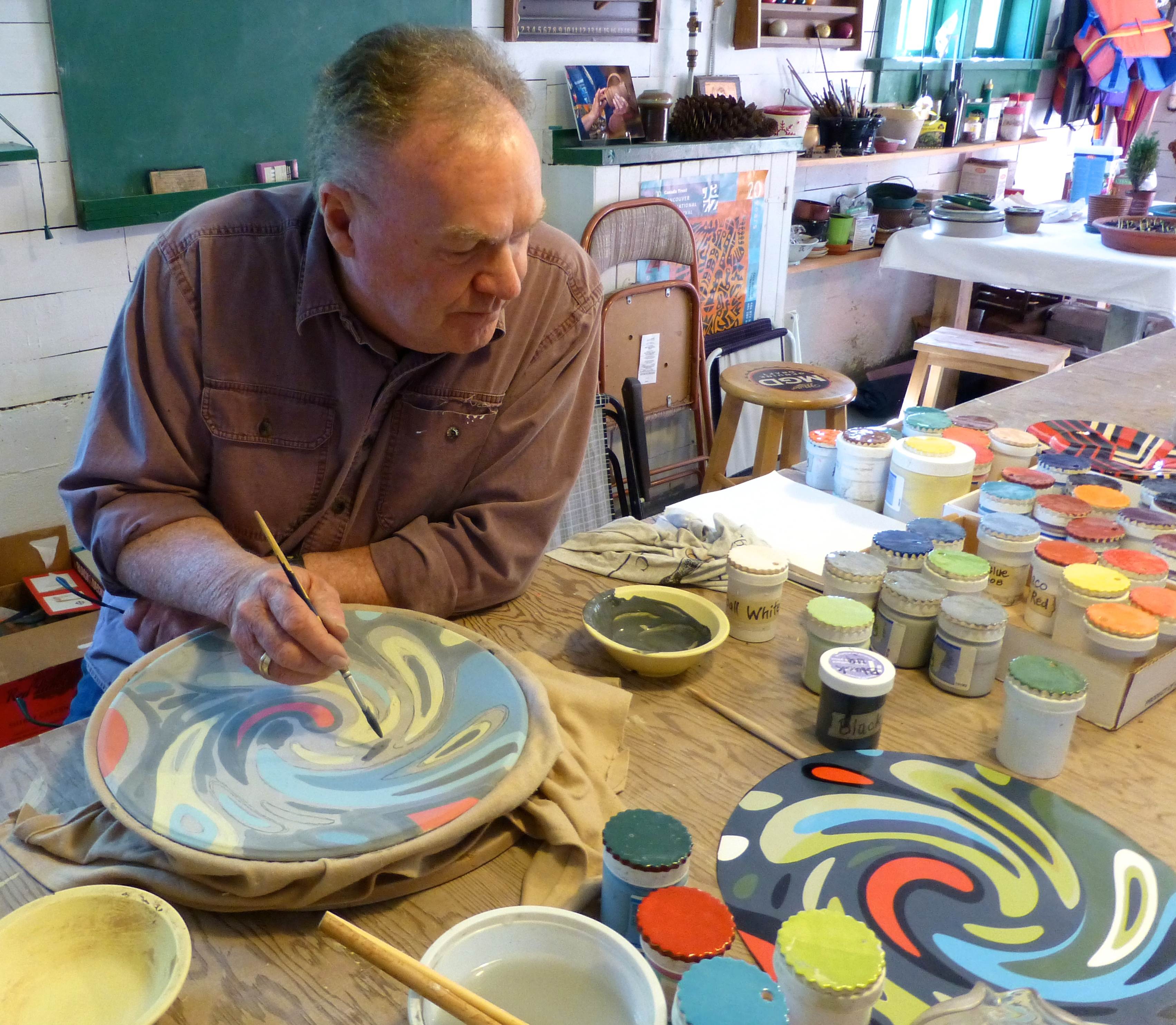 Read more about the article Bill Thomson paints a plate