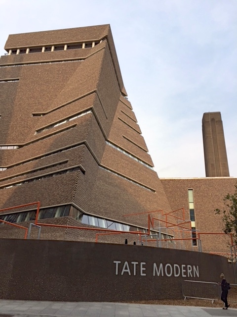 Read more about the article Tate Modern & Mudlarking